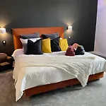 Maison Longue De La Cassine Bed & Breakfast