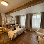 Bed & Breakfast Maison Longue De La Cassine 4*