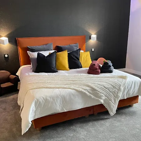 Maison Longue De La Cassine Bed and breakfast