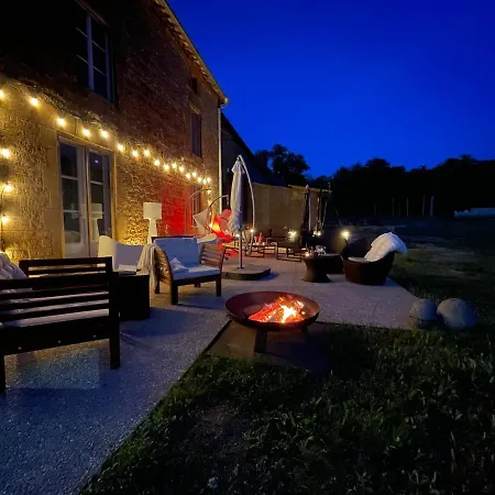 Maison Longue De La Cassine Bed and breakfast