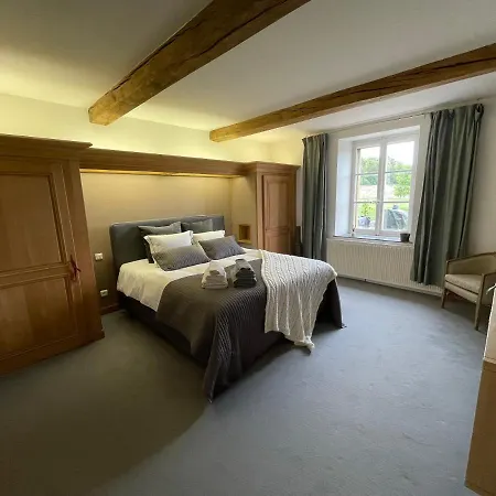 Maison Longue De La Cassine Bed and breakfast