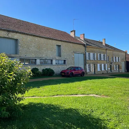 Maison Longue De La Cassine Bed and breakfast Vendresse