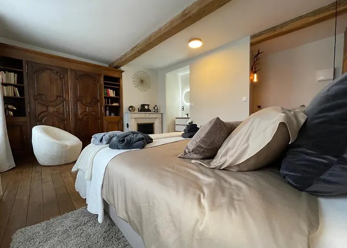 Maison Longue De La Cassine B&B